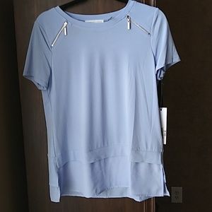 Short sleeve blouse.